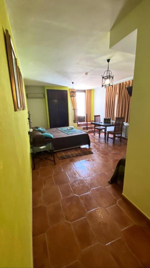 Hotel Rural La Posada De Las Cigueenas Jerez De Los Caballeros Ngoại thất bức ảnh