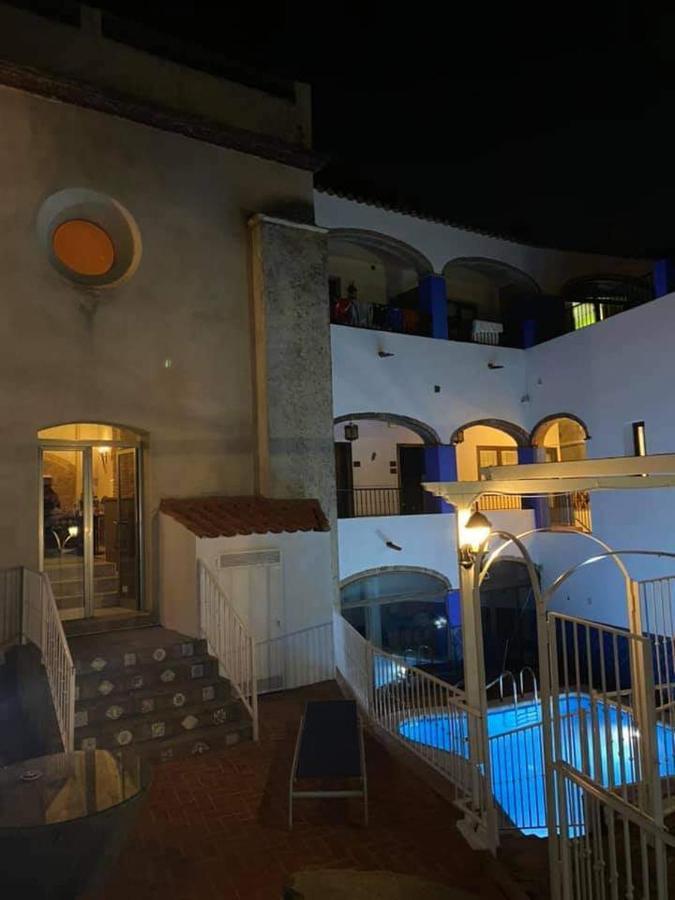 Hotel Rural La Posada De Las Cigueenas Jerez De Los Caballeros Ngoại thất bức ảnh