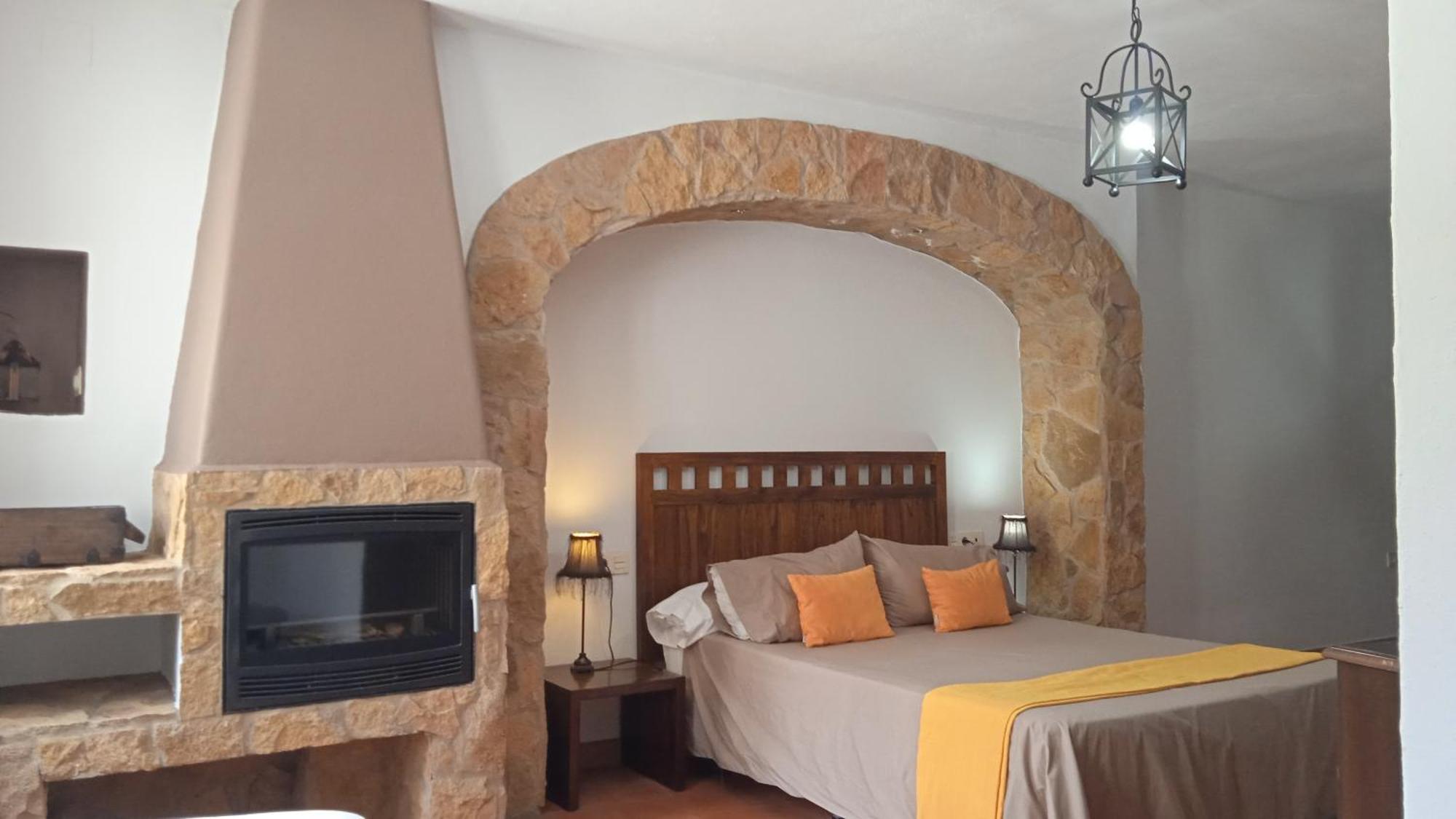 Hotel Rural La Posada De Las Cigueenas Jerez De Los Caballeros Ngoại thất bức ảnh